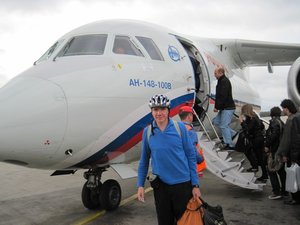 Из Москвы в Санкт-Петербург летели на маленьком самолете.
