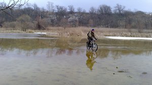 Кто-т ходит поводе, а настоящий велосипедист ...