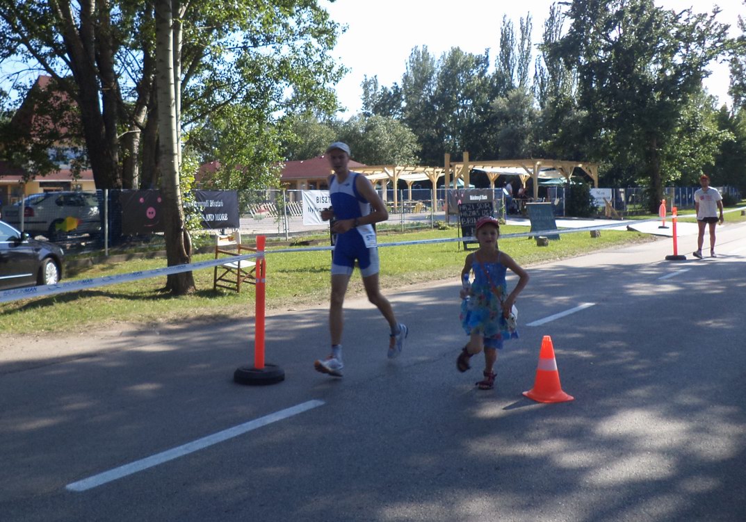 примерно на половине бега