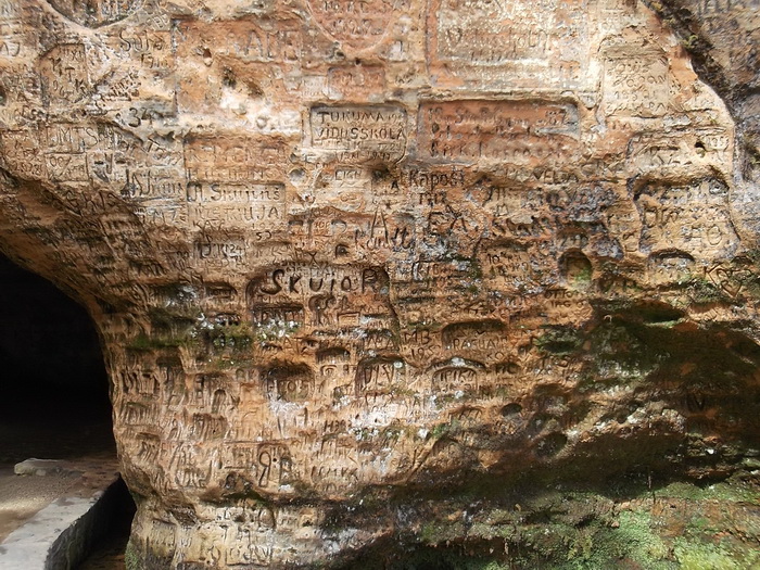 60 cave graffiti.jpg