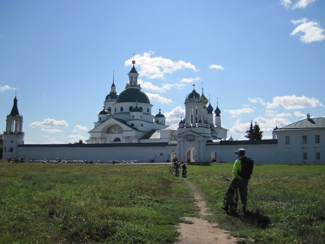 Яковлевский монастырь в Ростове Великом.