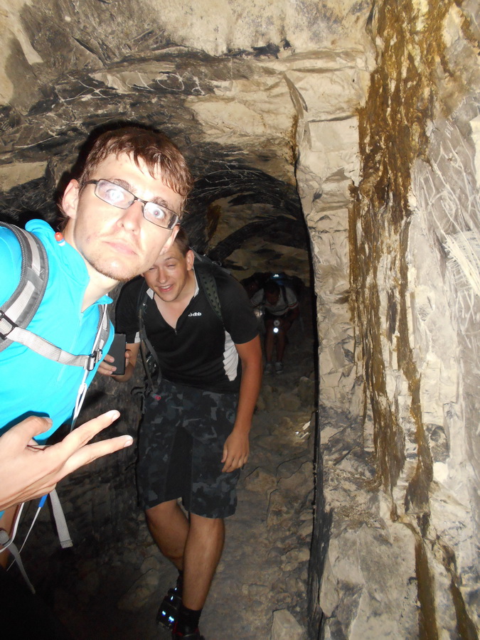 22cave.jpg