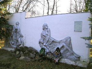 памятник в Орлово