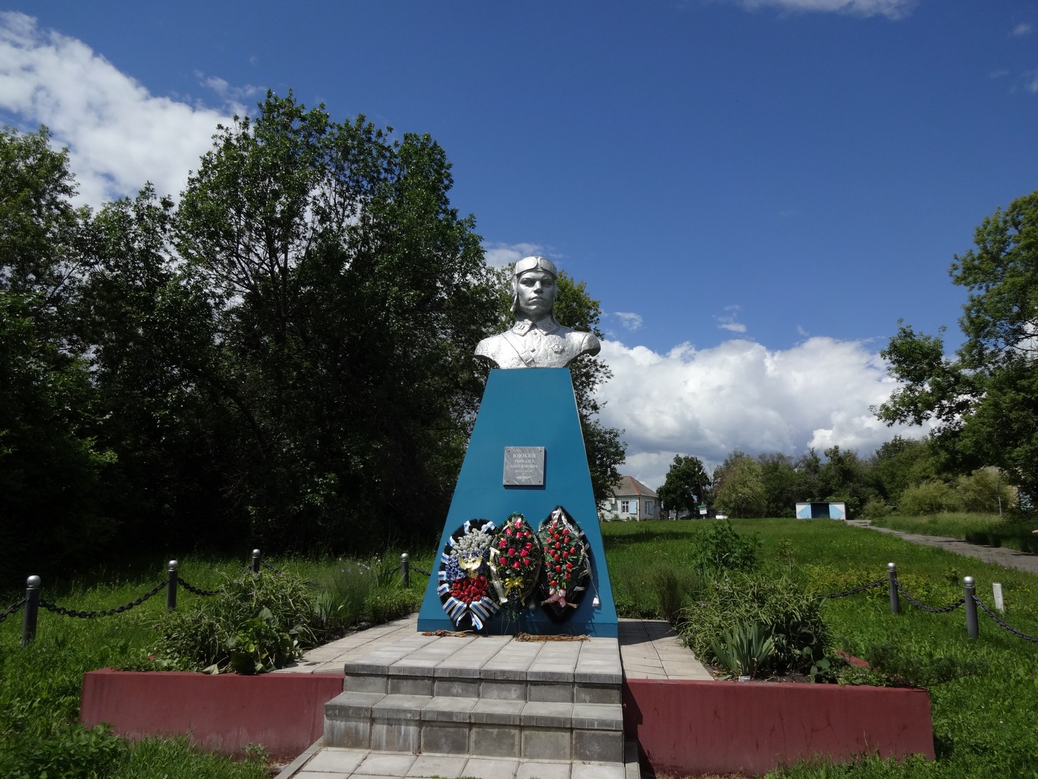 Памятник Ююкину в Гнилуше
