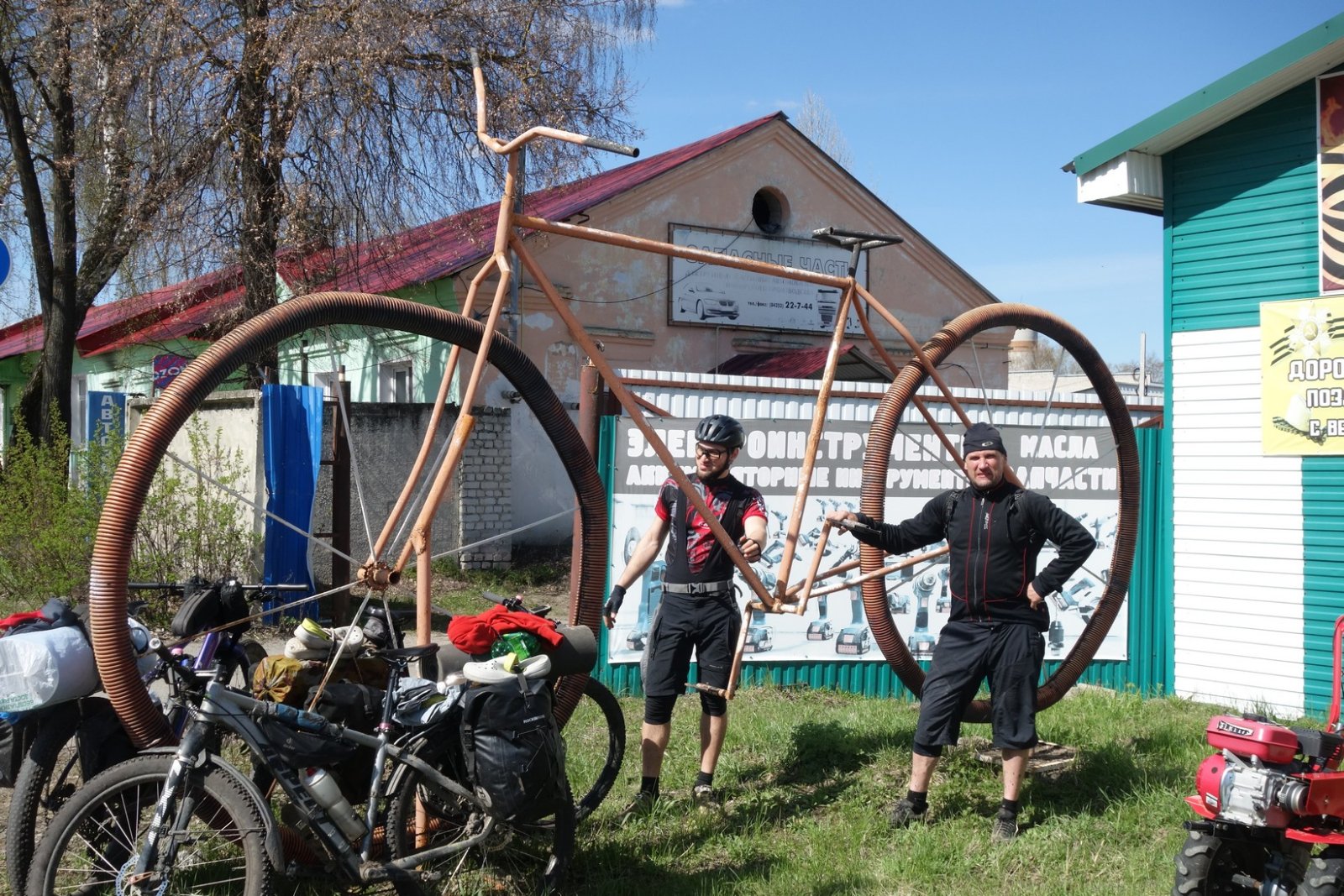 В райцентре Барыш, у веломотомагазина