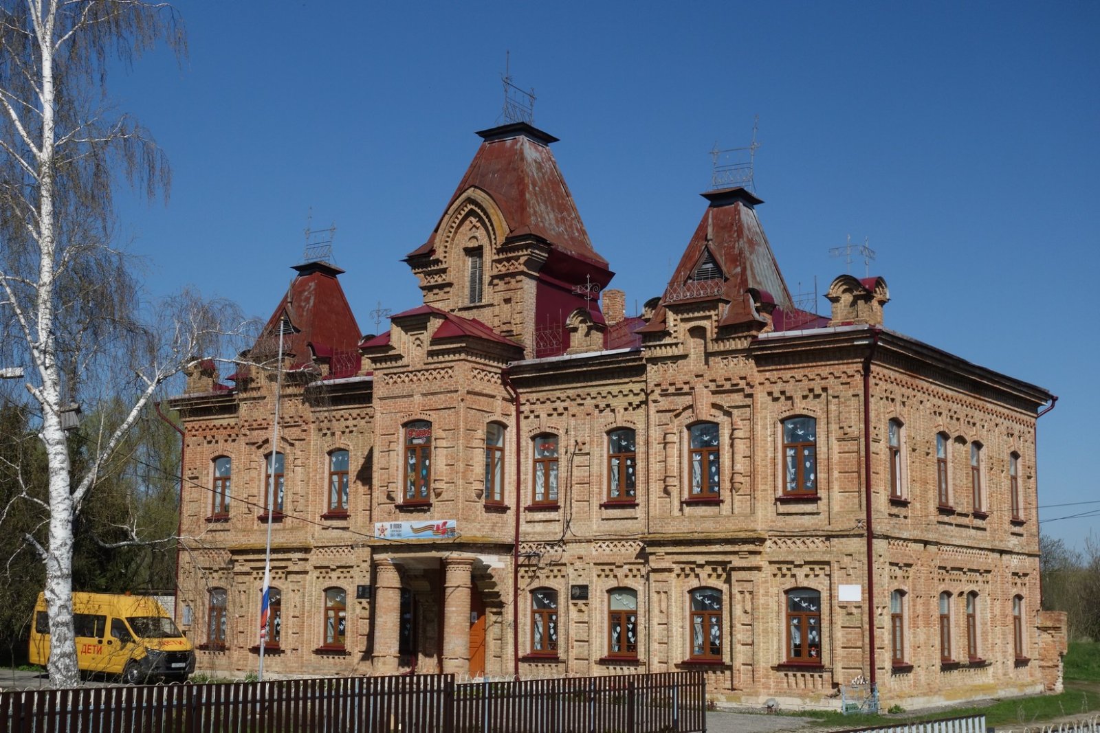 Школа в селе Усть-Урень